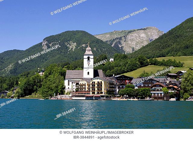 Mt Schafberg, Hotel Weißes Rössel and the pilgrimage church, Wolfgangsee Lake, St. Wolfgang, Salzkammergut, Upper Austria, Austria