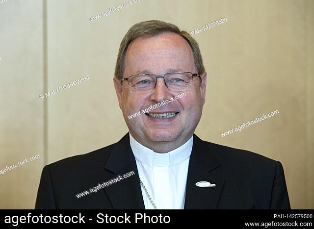 Bishop Dr. Georg BAETZING, Batzing, chairman of the German Bishops 'Conference, portrait, portrait, cropped single image, single motif