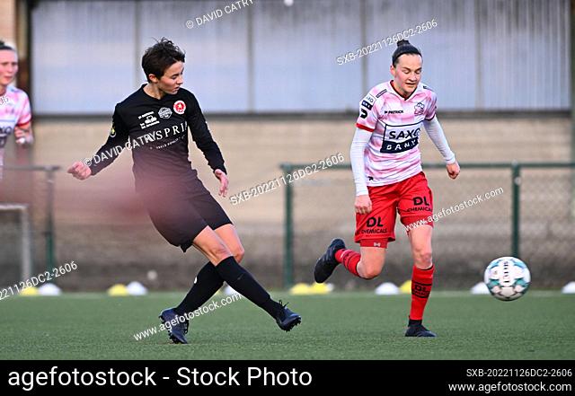Camille Dinjart (9) of Woluwe pictured with Elke Van Gorp (14) of Zulte-Waregem during a female soccer game between SV Zulte - Waregem and WS Woluwe on the 12th...
