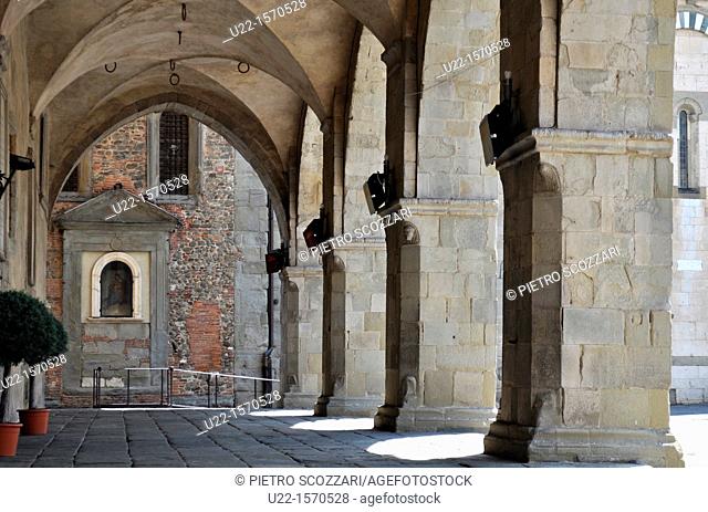 Pistoia (Italy): the portico of the Palazzo del Comune (City Hall)