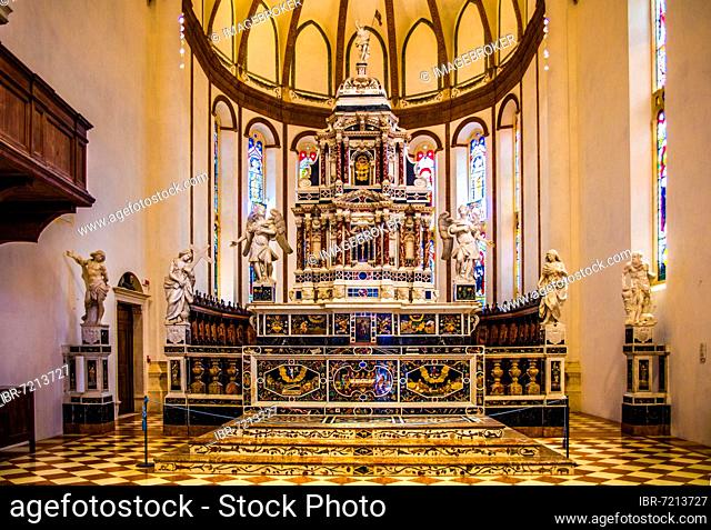 Altar impresses with beautiful marble inlay work showing Christian motifs, but also floral and fruit decorations, Santa Corona, Gothic brick church