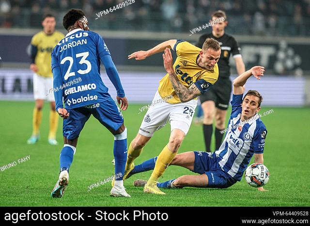 Gent's Jordan Torunarigha, Union's Gustaf Nilsson and Gent's Julien De Sart fight for the ball during a soccer match between KAA Gent and Royale Union...