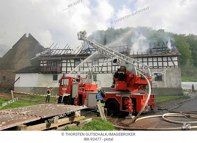 GER, Heppenheim, Ober-Hambach, 28.04.2006 conflagration fire brigade fighting conflagration fire, farm |