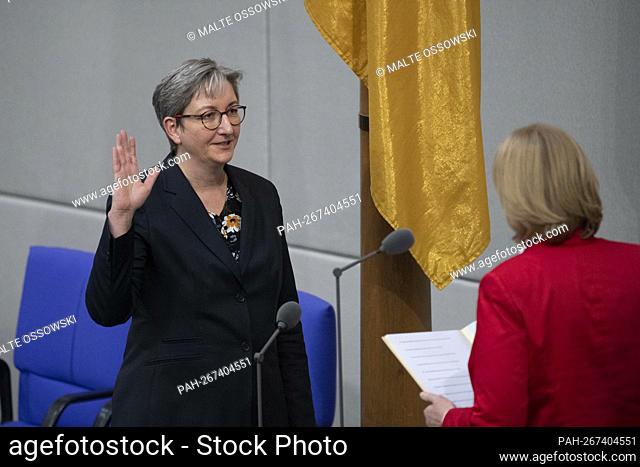 Klara GEYWITZ (SPD), Federal Minister for Building and Housing, Federal Building Minister, 5th plenary session of the German Bundestag with the election and...