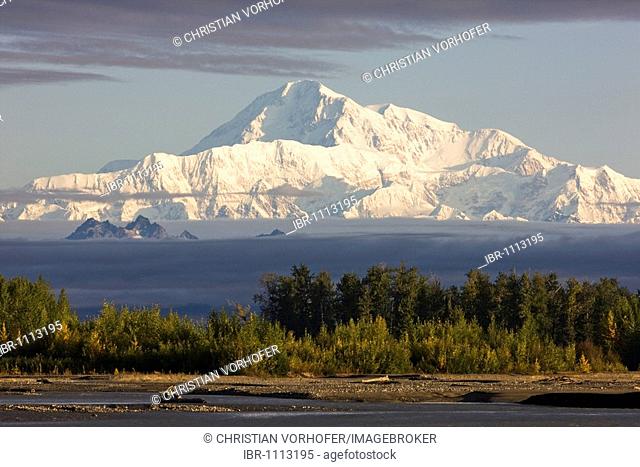 Mt. McKinley as seen from Denali Road in autumn, Alaska, USA, North America