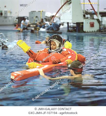 Astronaut Robert L. Curbeam, Jr., STS-116 mission specialist, floats in a small life raft during an emergency bailout training session in the Neutral Buoyancy...