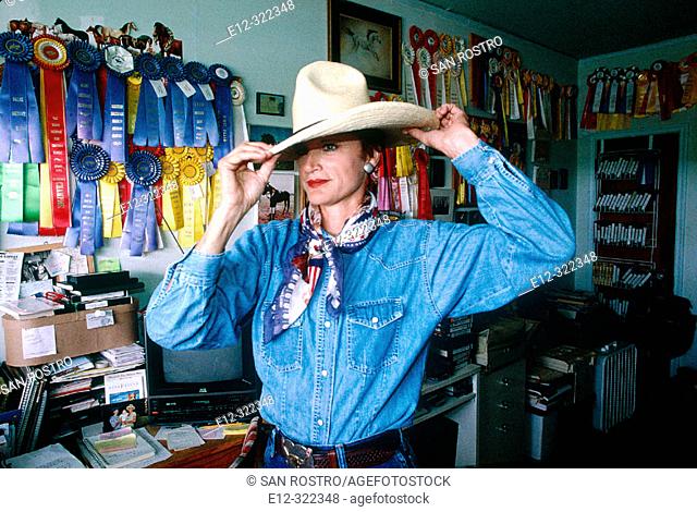 Cowboy Steve Murrin's wife in their ranch. Fort-Worth. Texas, USA