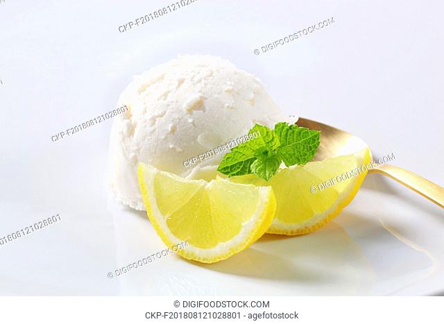 Scoop of white ice cream and slices of lemon