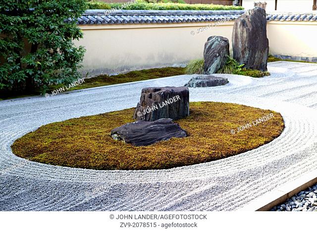 Ryogen-in is a subtemple of the Daitokuji Zen Buddhist complex in Kyoto, It was constructed in 1502. There are five gardens adjoining the abbot's residence
