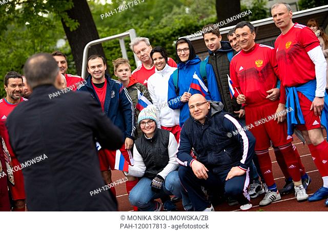 06.05.2019, Berlin: Members of the Russian Duma take a photo of the football match FC Bundestag versus the Russian State Duma