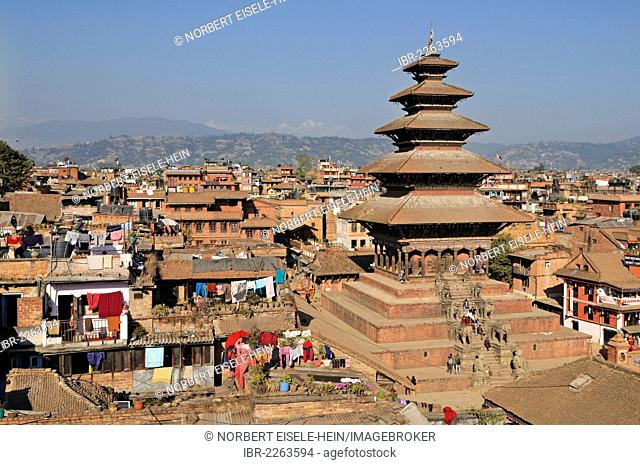 Nyatapola Temple, Bhaktapur, also known as Bhadgaon, Kathmandu Valley, Nepal, Asia