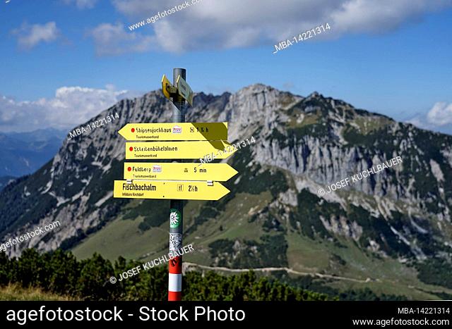 Austria, Tyrol, Kaiser Mountains, Zahmer Kaiser, Feldberg, 1813m, footpath, signpost