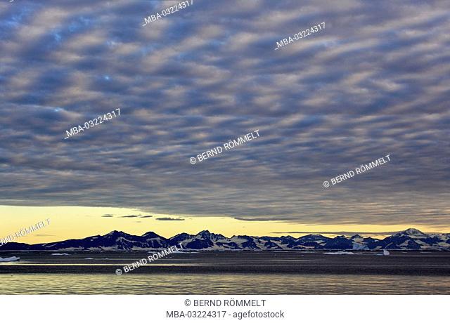Greenland, East Greenland, Scoresbysund, pack ice, coastal scenery, mountain landscape