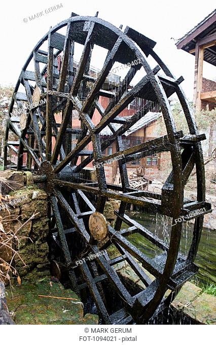 Water wheel in Old Town of Lijiang
