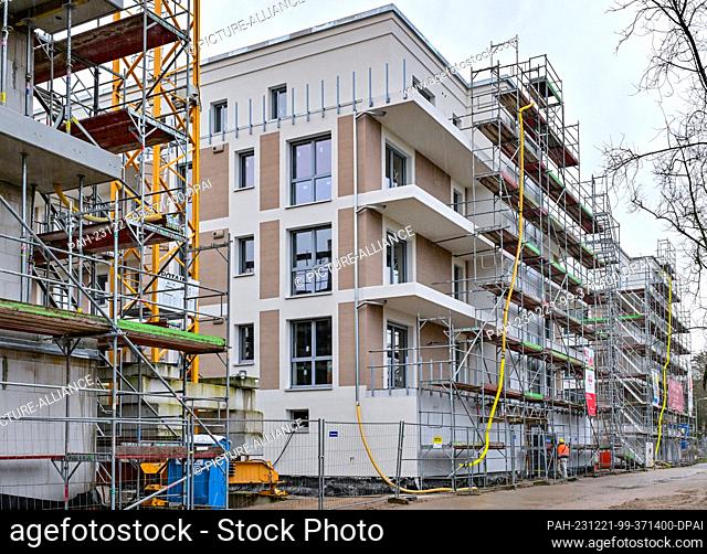 20 December 2023, Brandenburg, Frankfurt (Oder): A construction site with new apartments in newly built apartment buildings. Photo: Patrick Pleul/dpa
