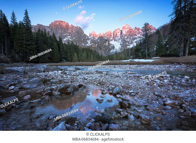 Europe, Italy, Trentino, Val Venegia. Winter sunset in the naturpark of Paneveggio - Pale di San Martino, Dolomites
