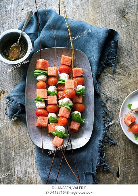 Watermelon skewers with mozzarella, tomatoes and basil (seen from above)