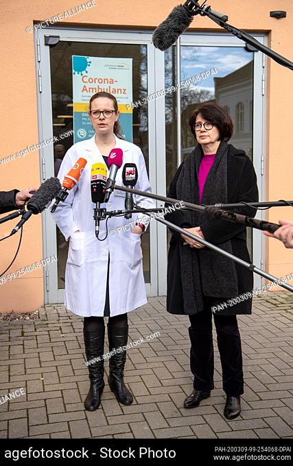 09 March 2020, Bremen: Claudia Bernhard (r), Health Senator, and Judith Gal, managing senior physician of the emergency department at Klinikum Bremen-Mitte