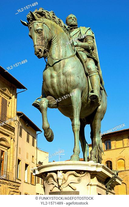 Statue of Cosimo Medicci - Plazza Della Signora - Florence Italy