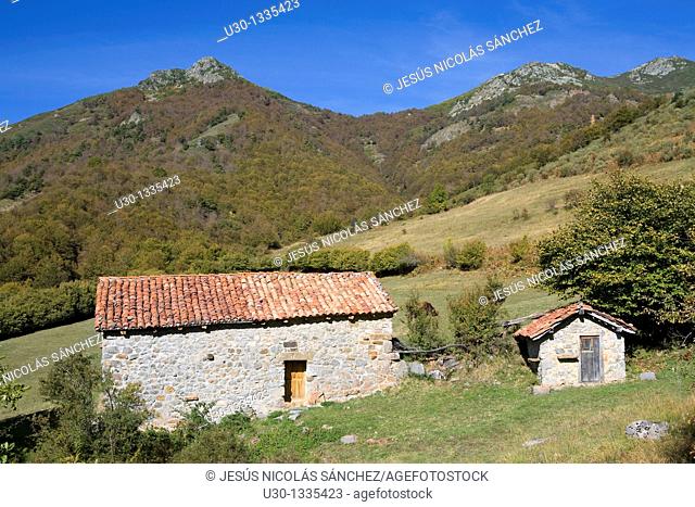 Shepherds huts in Cornion Massif, in Picos de Europa National Park  Soto de Valdeon  Leon  Castilla y Leon  Spain