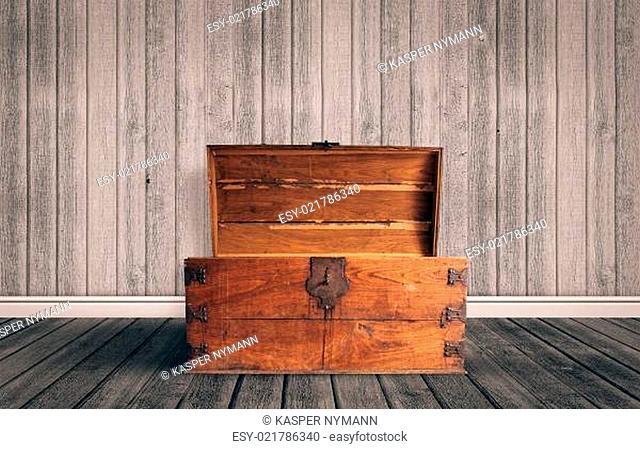 Chest in wood on the floor