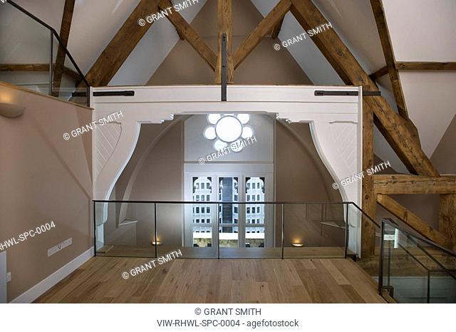 St. Pancras Chambers, APARTMENT INTERIOR WITH ORIGINAL ROOF BEAMS IN DUPLEX/SPLIT LEVEL ©ÊGrant Smith 2009