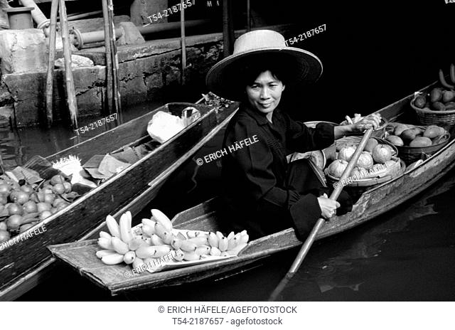 Sales woman in boats at the floating market in Bangkok