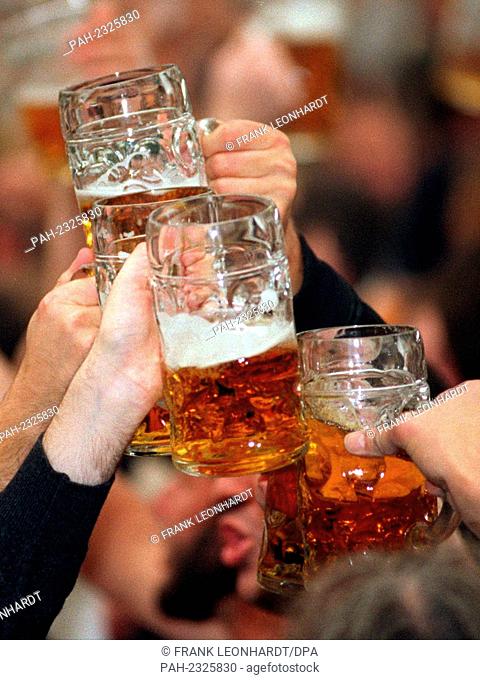 165th Oktoberfest in Munich 1998. Beery mood on munich beer festival | usage worldwide. - München/Bayern/Germany