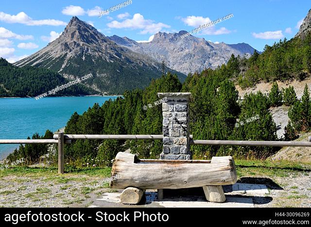 Mountain lake, Lago di S. Giacomo di Fraele, mountain, P. Aguzzo, Valle di Fraele, Parco Nazionale dello Stelvio, near Bormio, Alps, Italy