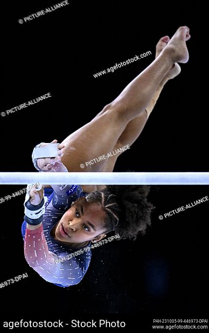 04 October 2023, Belgium, Antwerpen: Gymnastics: World Championship 2023, Women, Team, Final, Sportpaleis. Skye Blakely from the USA in action on the uneven...