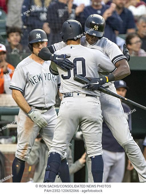 New York Yankees second baseman Thairo Estrada (30) is hugged by left fielder Cameron Maybin (38) as he returns to the dugout after hitting a two run home run...
