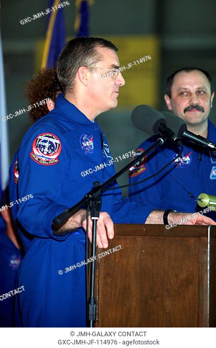 James S. Voss, Expedition Two flight engineer, speaks from the podium in Hangar 990 at Ellington Field during the STS-105 and Expedition Two crew return...