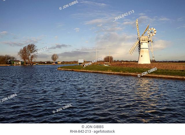 Norfolk Broads scene beside the River Thurne at Thurne, Norfolk, England, United Kingdom, Europe