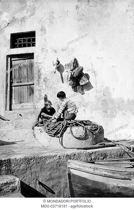 Two children playing in front of a fisherman house. Gorgona, August 1960