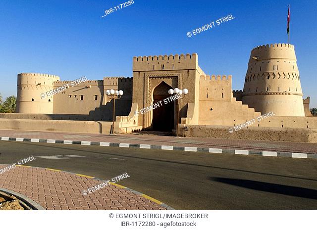 Historic adobe fortification Al Khandaq Fort or Castle, Buraimi, Al Dhahirah region, Sultanate of Oman, Arabia, Middle East