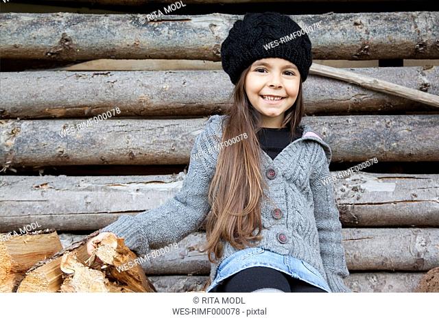 Germany, Huglfing, Girl smiling, portrait