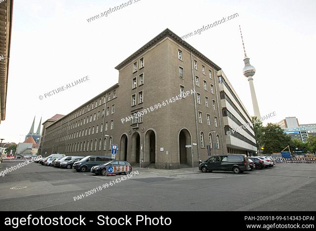 25 July 2020, Berlin: 25.07.2020, Berlin: View of the new townhouse and television tower Photo: Georg Wenzel/dpa-Zentralbild/ZB