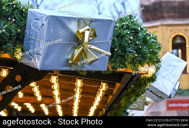 27 November 2023, Berlin: Gift packages hang from a stall at the Christmas market at Charlottenburg Palace. Photo: Jens Kalaene/dpa