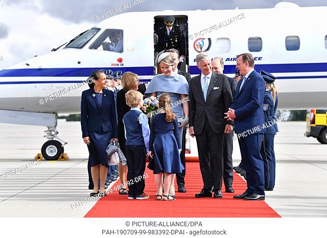 09 July 2019, Thuringia, Erfurt: The Belgian royal couple King Philippe and Queen Mathilde are welcomed by Bodo Ramelow (Die Linke), Prime Minister of Thuringia