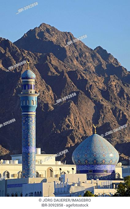 Rasool Azam Mosque in front of the rocky mountains that surround the city at back