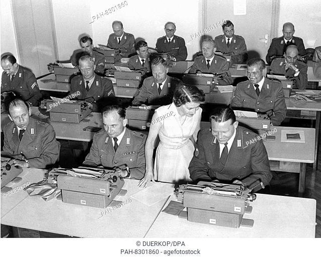 Soldiers of all ranks participate in a lesson of typing on the 6th of June in 1958 in the German Armed Forces College in Stuttgart