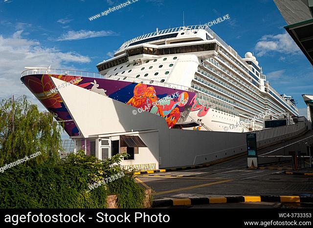 Singapore, Republic of Singapore, Asia - The World Dream cruise ship, from Genting cruise lines, operated under the Dream Cruise brand is moored at the Marina...