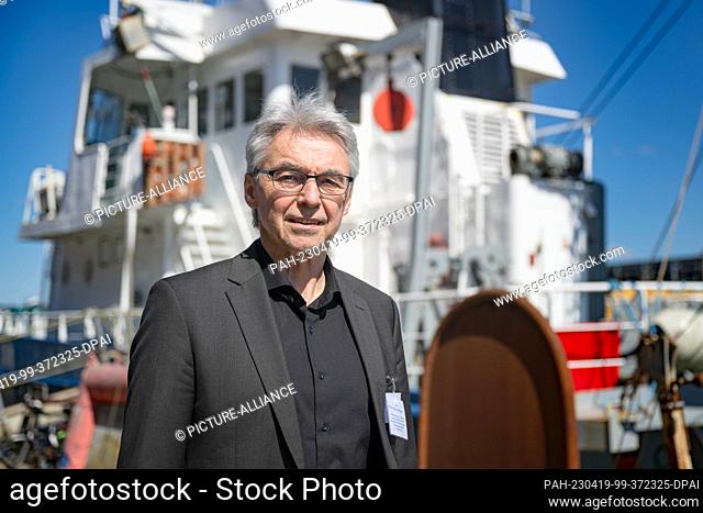19 April 2023, Bremen, Bremerhaven: Edmund Maser, environmental toxicologist, at the Institute of Toxicology and Pharmacology for Natural Scientists (UKSH) at a...
