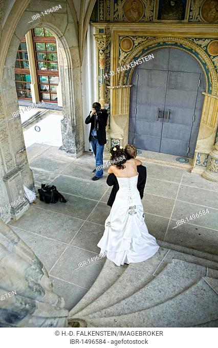 Wedding photos on the famous cantilevered stairs, Grosser Wendelstein, in Schloss Hartenstein castle, Torgau, Saxony, Germany, Europe