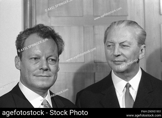Kurt Georg KIESINGER, right, CDU, politician, Federal Chancellor from 1966-69, and Willy BRANDT, SPD, Federal Chancellor from 1969-1974, pose for a photographer