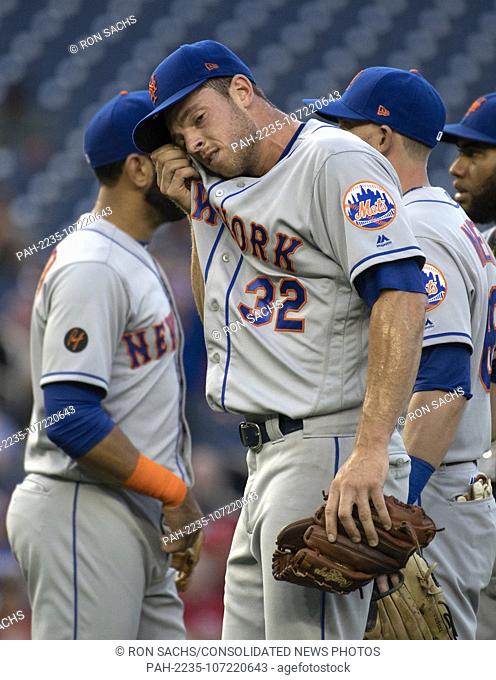 New York Mets starting pitcher Steven Matz (32) wipes his brow during a break in the first inning against the Washington Nationals at Nationals Park in...