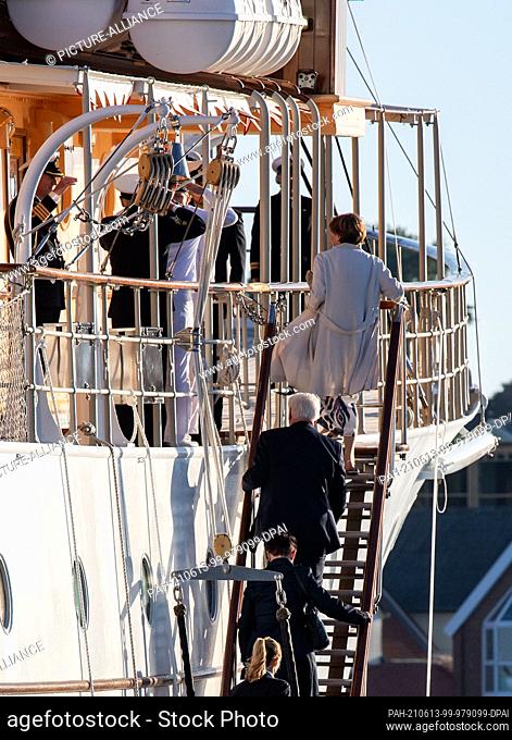 13 June 2021, Denmark, Sønderborg: Federal President Frank-Walter Steinmeier and his wife Elke Büdenbender disembark from a sloop onto the royal yacht Dannebrog