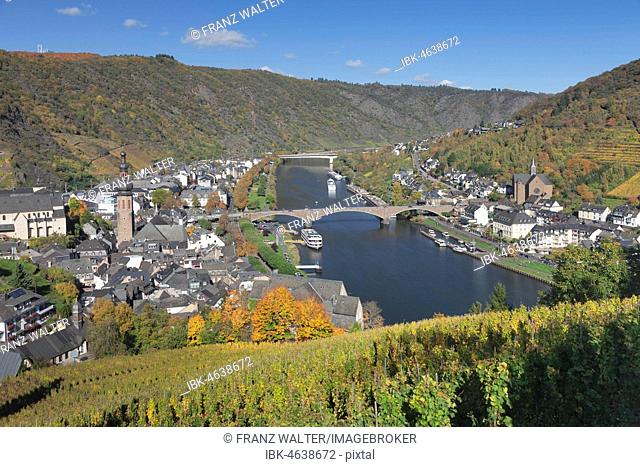 View from Cochem Castle to Cochem with parish church St. Martin, Moselle, Rhineland-Palatinate, Germany
