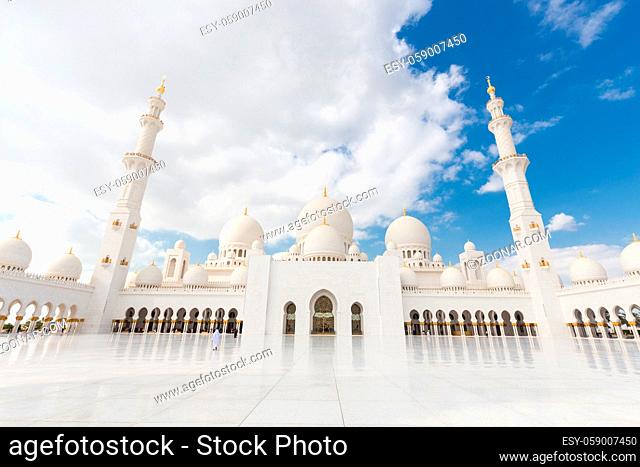 View of Sheikh Zayed Grand Mosque in Abu Dhabi, United Arab Emirates