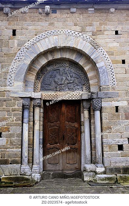 Door of the Romanesque church of the Assumption, Bossost, Lleida province, Catalonia, Spain